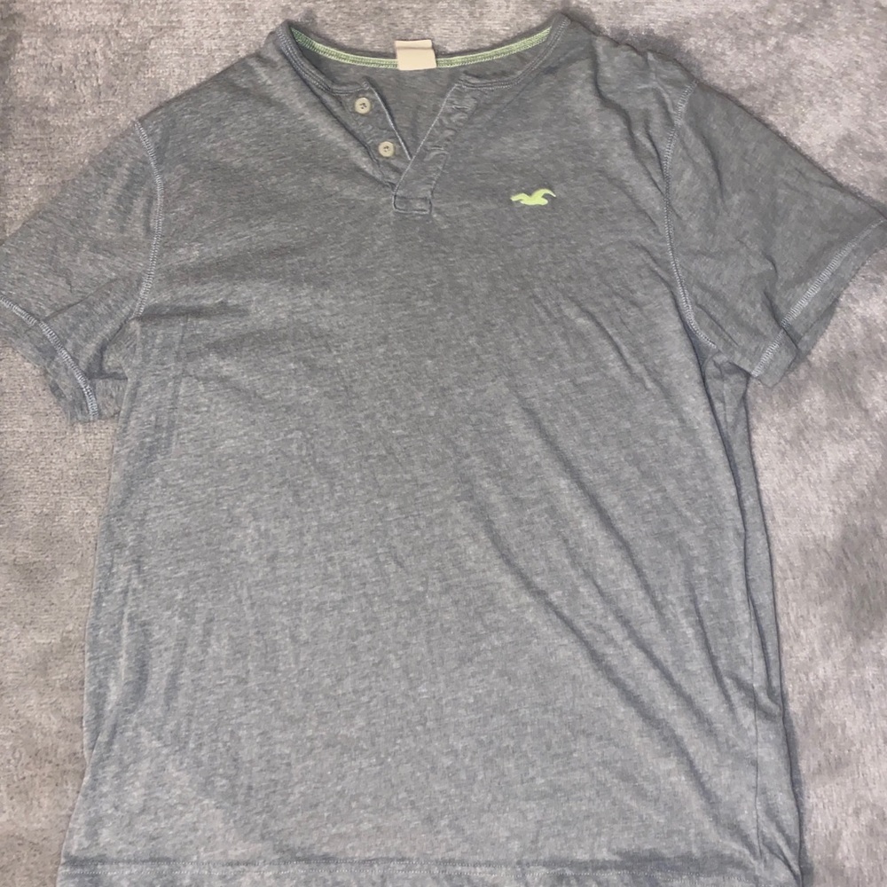 Hollister gray tee shirt